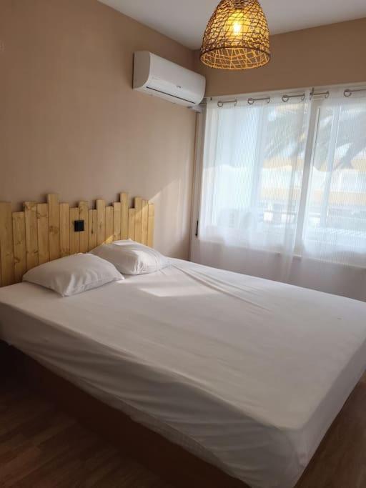 Superbe Apartement En Residence Avec Piscine Roses Zewnętrze zdjęcie