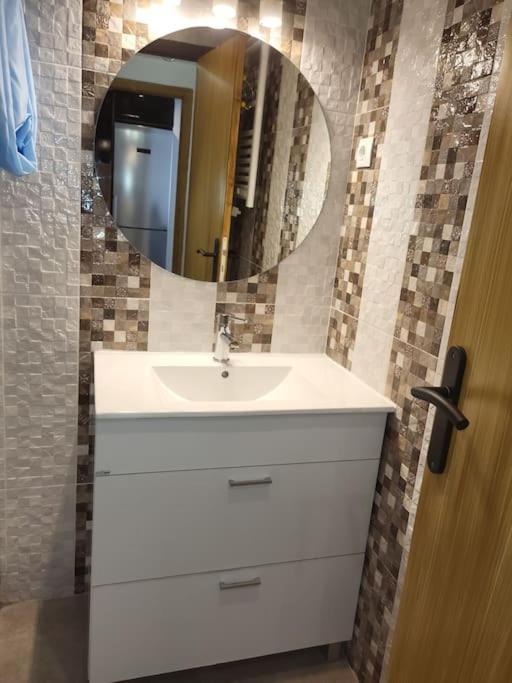 Superbe Apartement En Residence Avec Piscine Roses Zewnętrze zdjęcie
