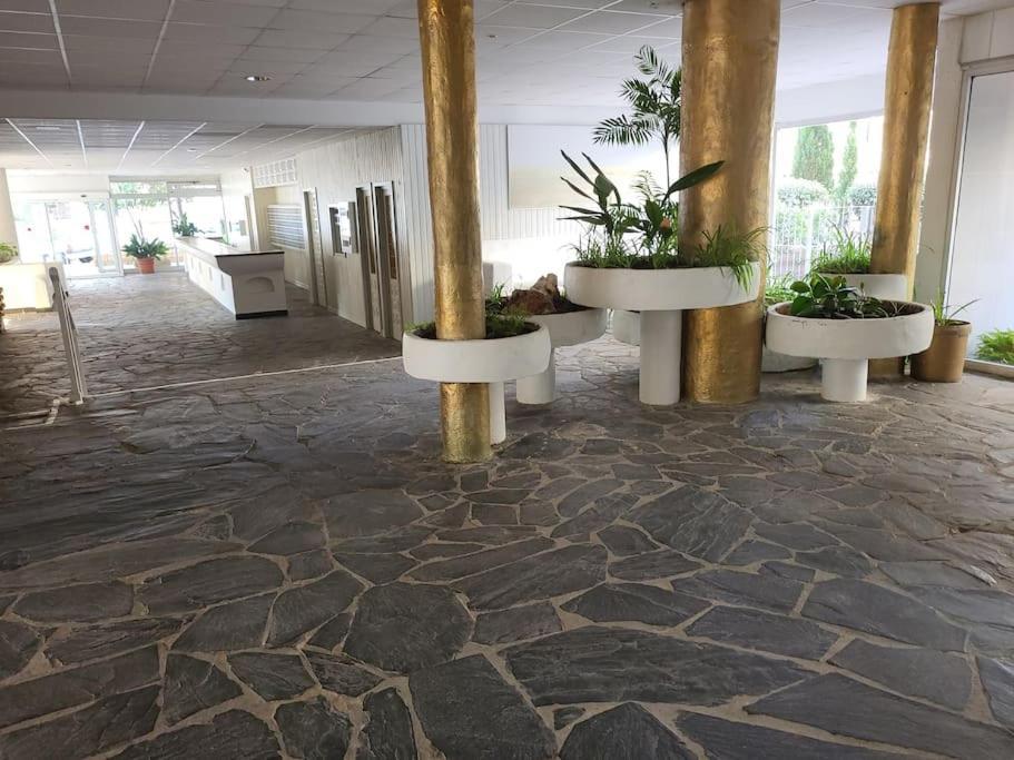 Superbe Apartement En Residence Avec Piscine Roses Zewnętrze zdjęcie