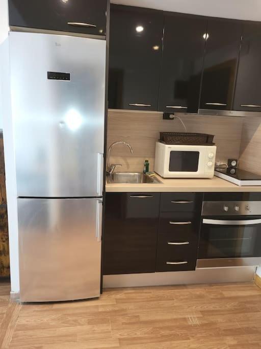 Superbe Apartement En Residence Avec Piscine Roses Zewnętrze zdjęcie