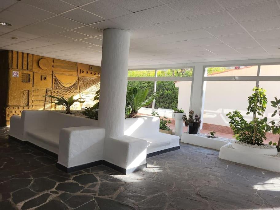 Superbe Apartement En Residence Avec Piscine Roses Zewnętrze zdjęcie